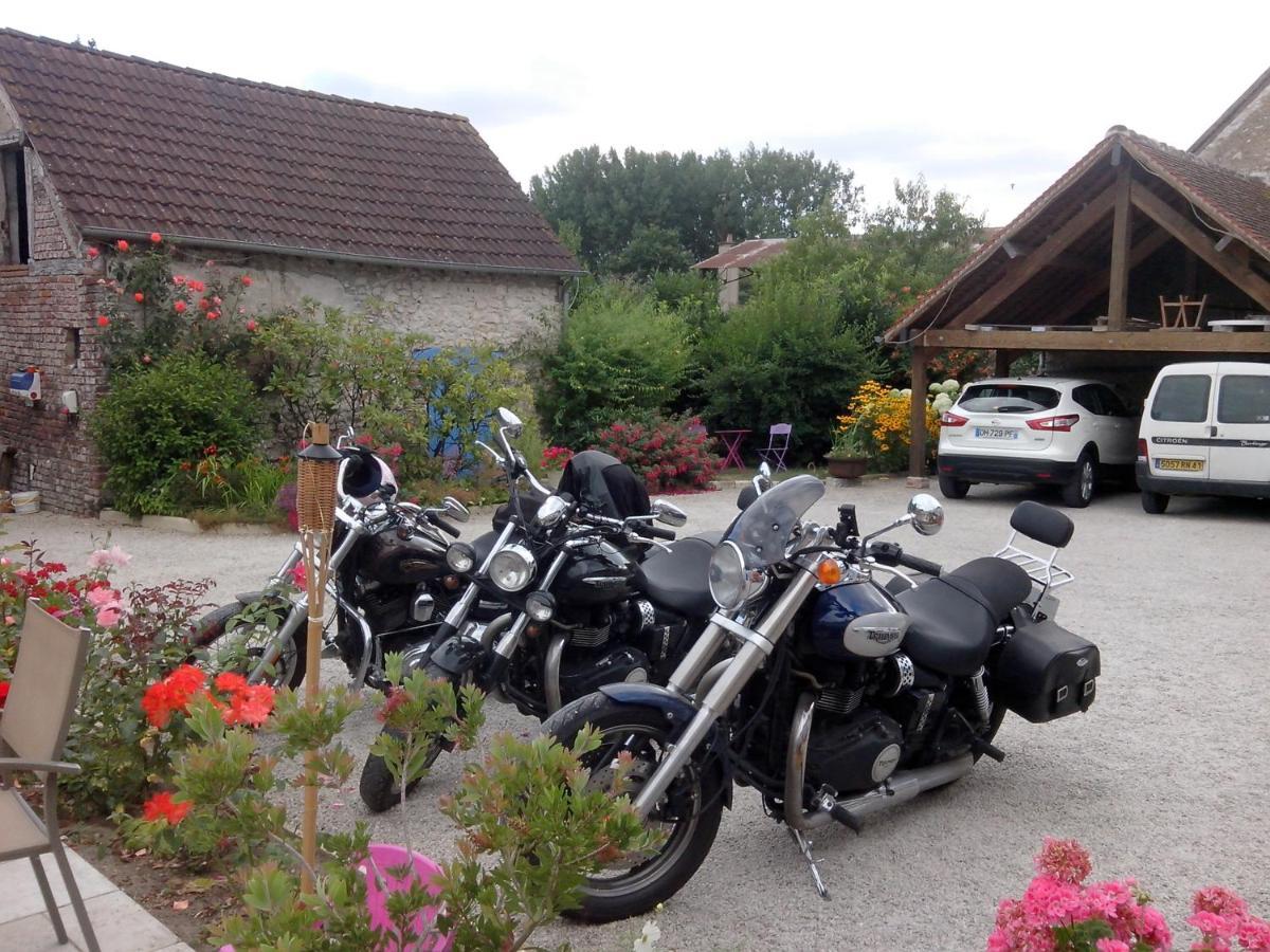 Les Hirondelles Bed & Breakfast Onzain Exterior photo