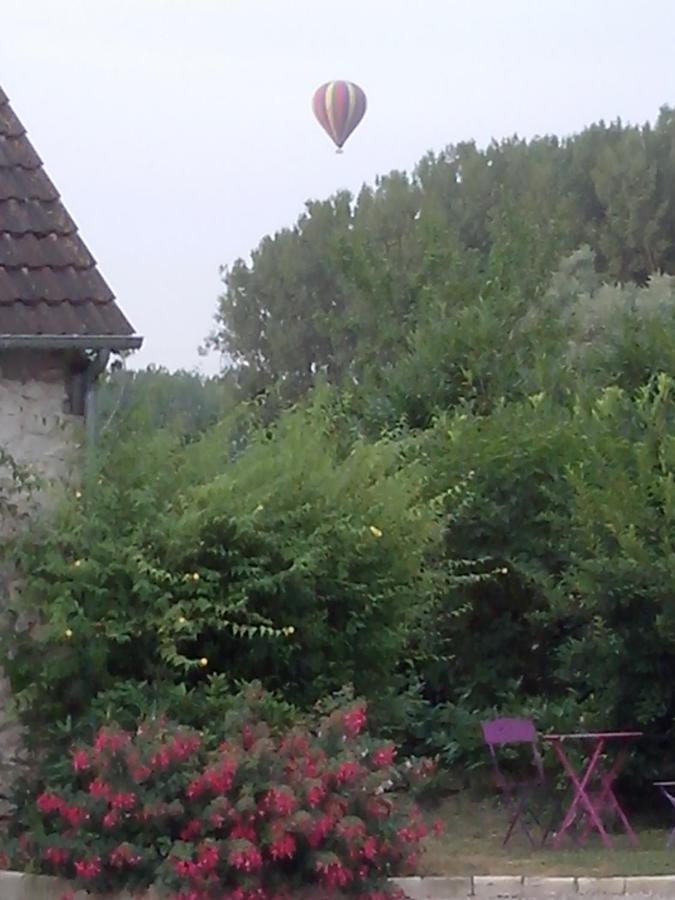 Les Hirondelles Bed & Breakfast Onzain Exterior photo